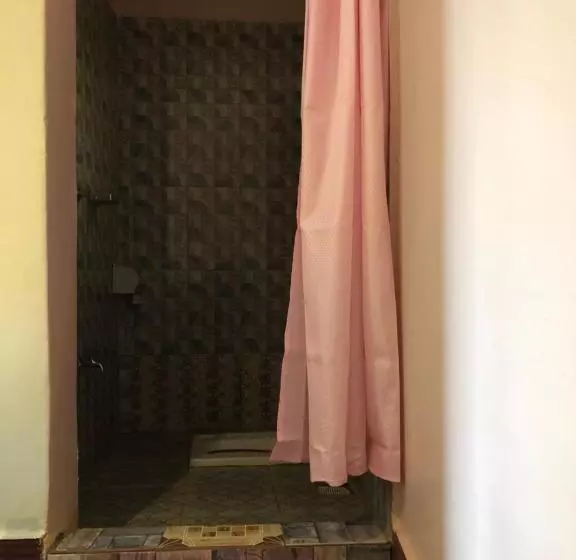 تختخواب و صبحانه Galaxy Executive Inn,bar & Restaurant Wakiso
