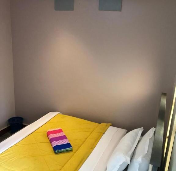 تختخواب و صبحانه Galaxy Executive Inn,bar & Restaurant Wakiso