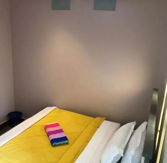 تختخواب و صبحانه Galaxy Executive Inn,bar & Restaurant Wakiso