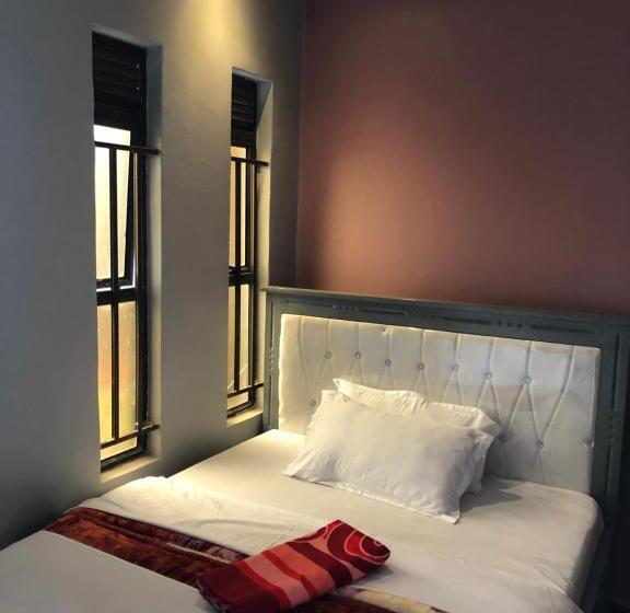 تختخواب و صبحانه Galaxy Executive Inn,bar & Restaurant Wakiso