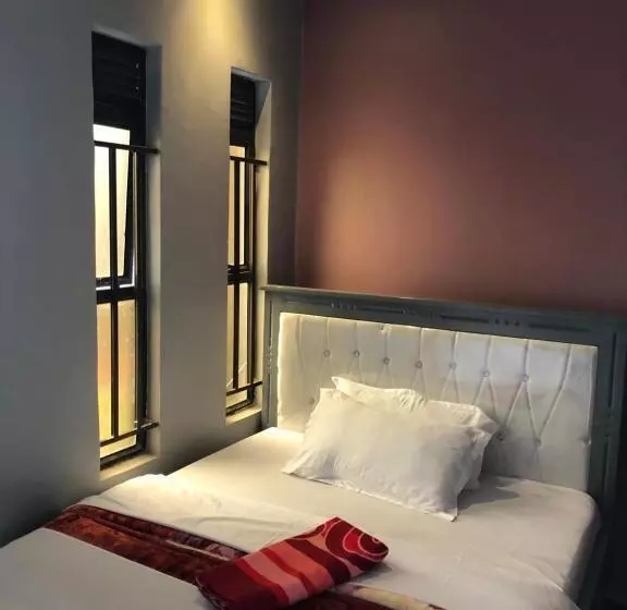 تختخواب و صبحانه Galaxy Executive Inn,bar & Restaurant Wakiso