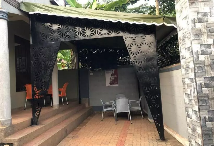 تختخواب و صبحانه Galaxy Executive Inn,bar & Restaurant Wakiso