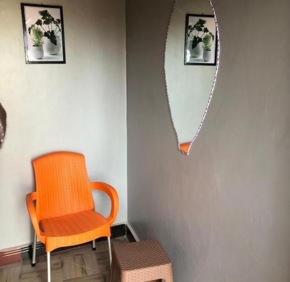 تختخواب و صبحانه Galaxy Executive Inn,bar & Restaurant Wakiso