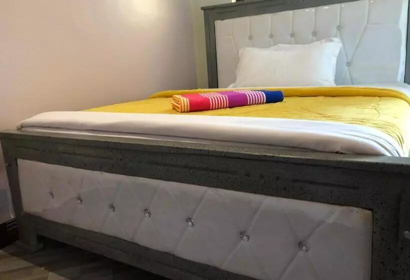 تختخواب و صبحانه Galaxy Executive Inn,bar & Restaurant Wakiso