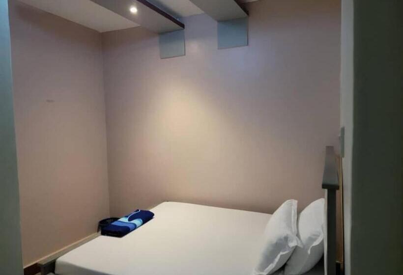 تختخواب و صبحانه Galaxy Executive Inn,bar & Restaurant Wakiso