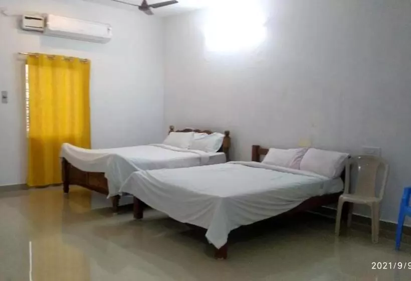 Hotelli Beach House Studio