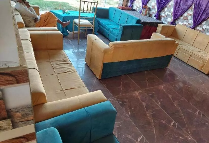 Hotelli Sanjay Resort And