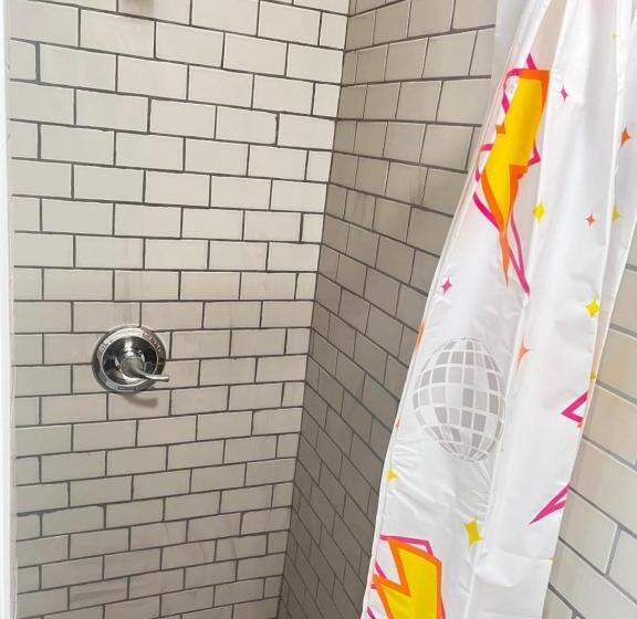 بنسيون Littlebetty S Landingpad