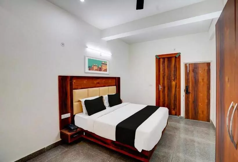Collection O Hotel Apple Tree