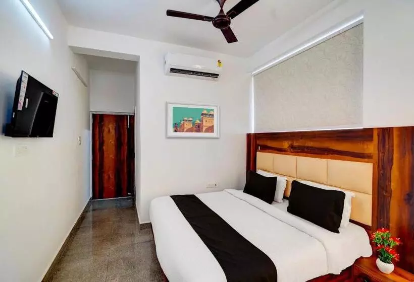 Collection O Hotel Apple Tree
