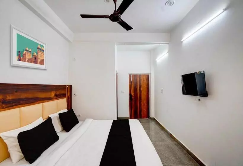 Collection O Hotel Apple Tree