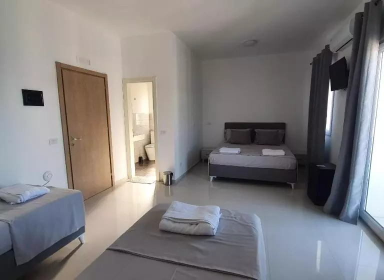 Hotel 33