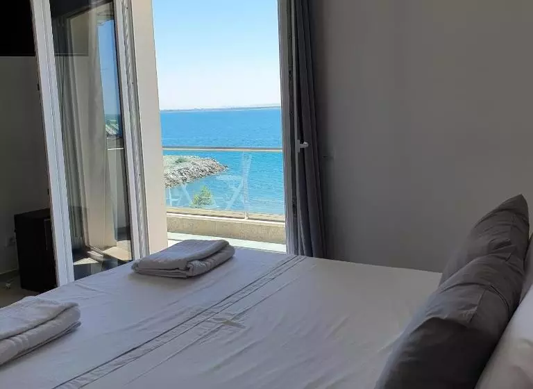 Hotel 33