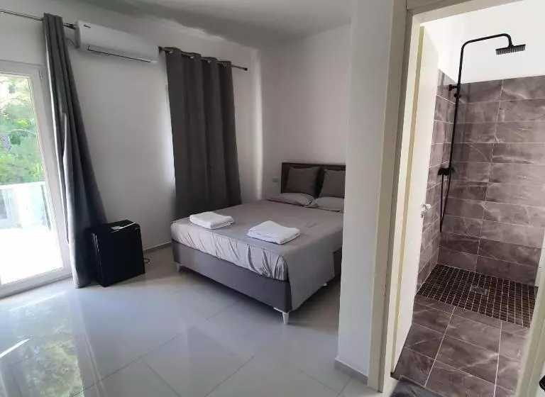 Hotel 33