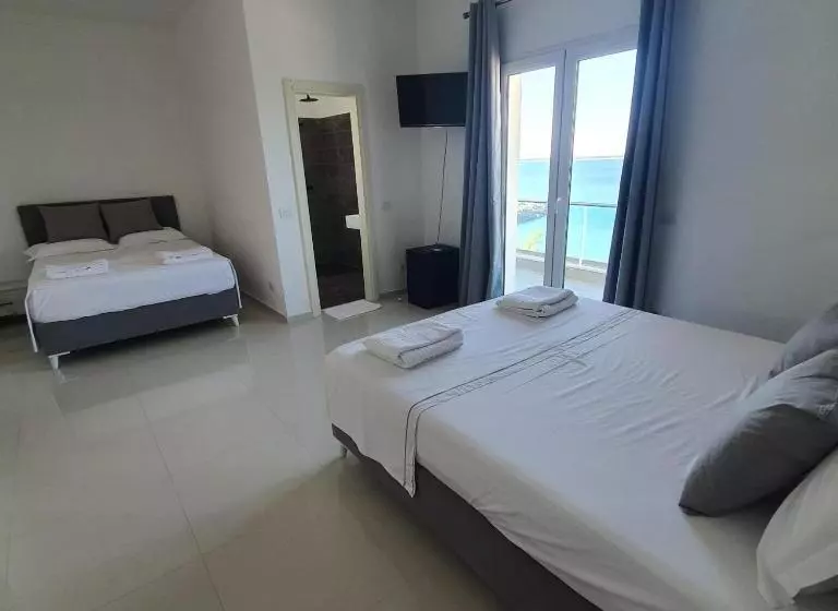 Hotel 33