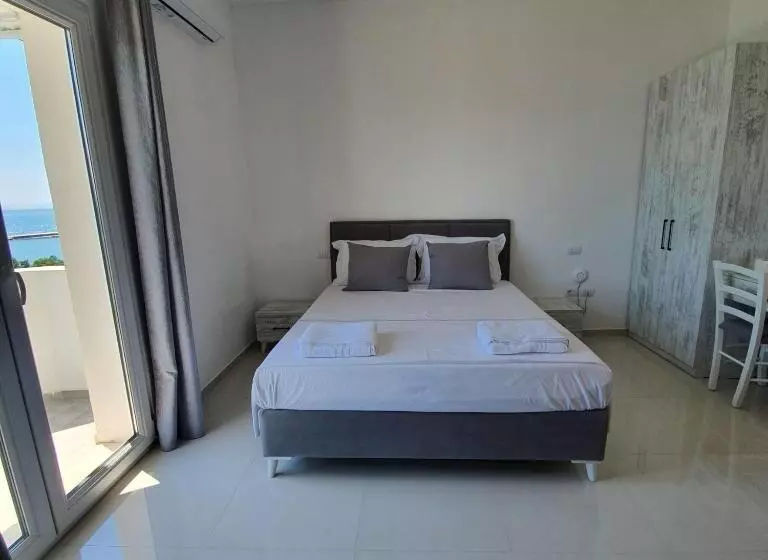 Hotel 33