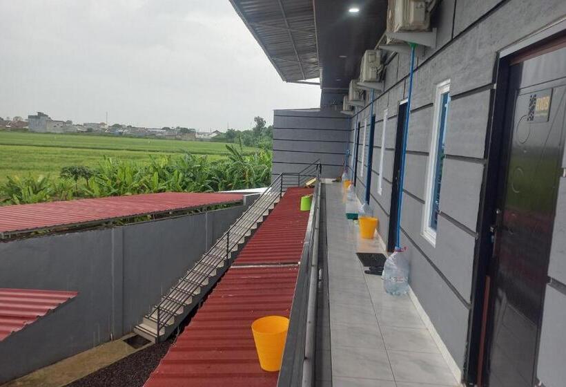 فندق Capital O 93816 Cerry Village