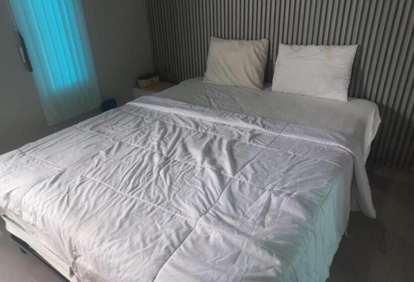 فندق Capital O 93816 Cerry Village