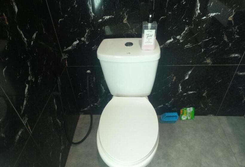 فندق Capital O 93816 Cerry Village