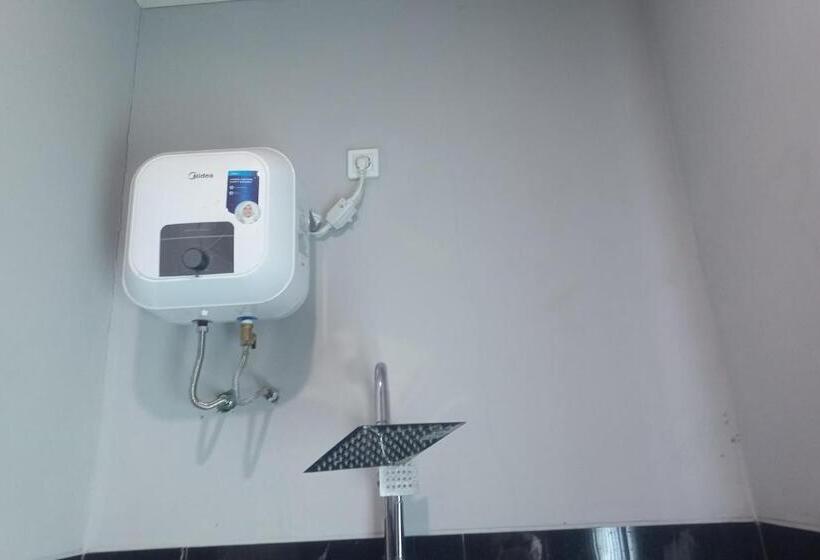 فندق Capital O 93816 Cerry Village