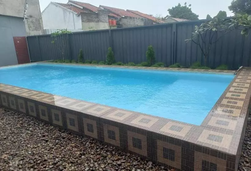 Hotelli Capital O 93816 Cerry Village