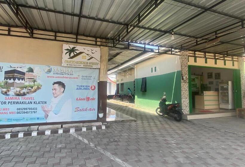 בית מלון כפרי Capital O 93829 Alika Homestay Syariah