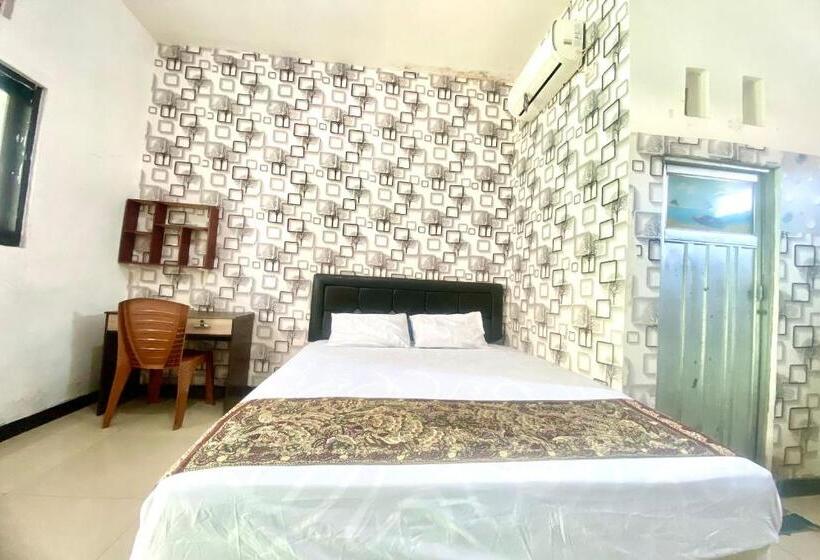 בית מלון כפרי Capital O 93829 Alika Homestay Syariah