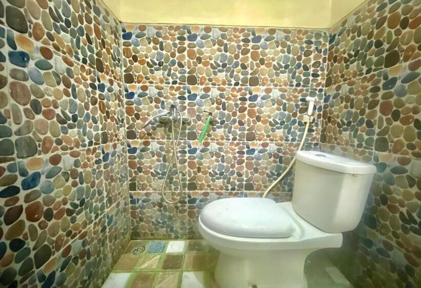 בית מלון כפרי Capital O 93829 Alika Homestay Syariah