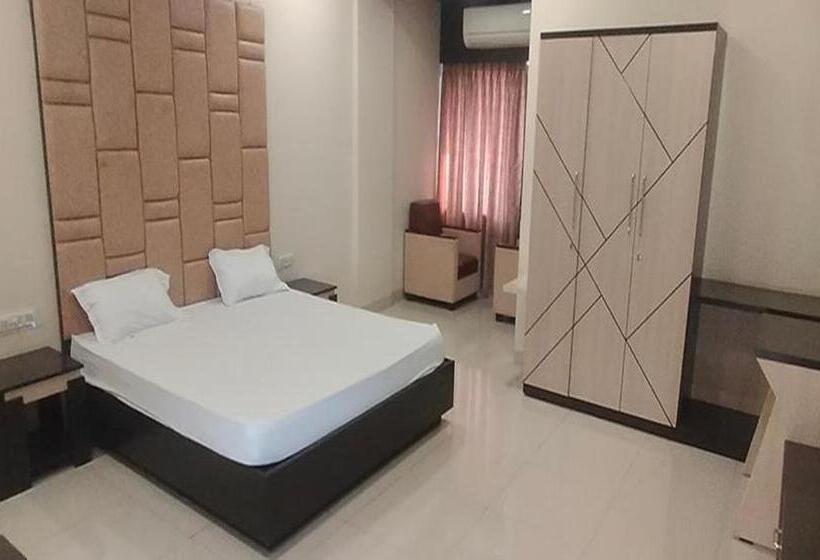 Hotel Fabexpress Sky Maulshree