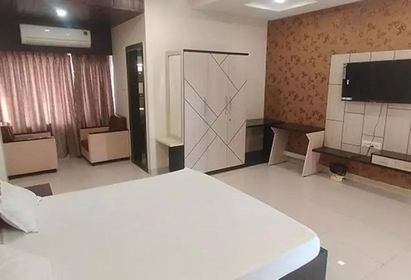Hotelli Fabexpress Sky Maulshree