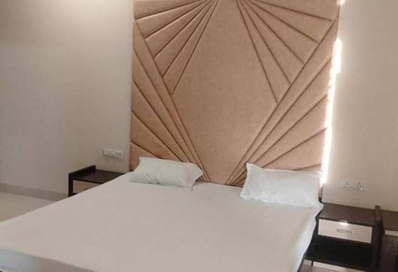 Hotel Fabexpress Sky Maulshree