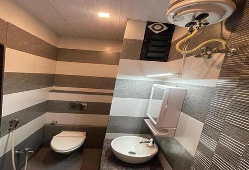 Hotel Fabexpress Sky Maulshree