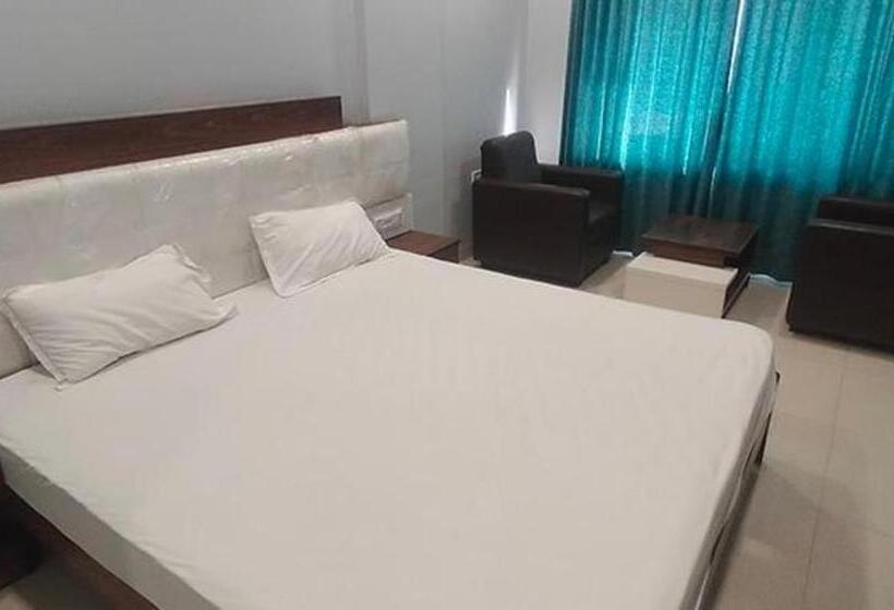 Hotel Fabexpress Sky Maulshree
