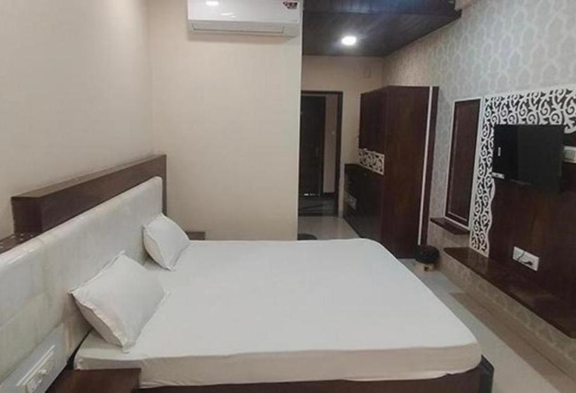 Hotel Fabexpress Sky Maulshree