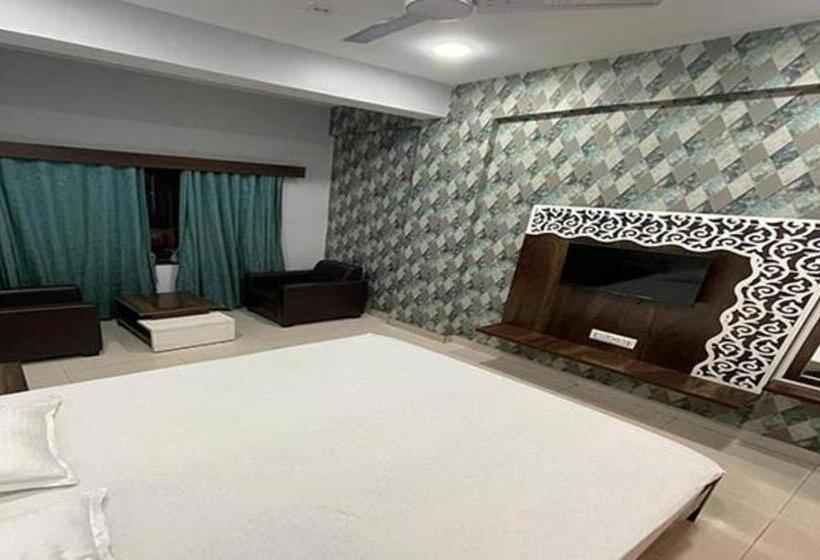 Hotel Fabexpress Sky Maulshree