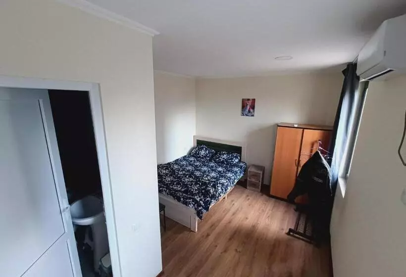 هتل Home Romeoshvili