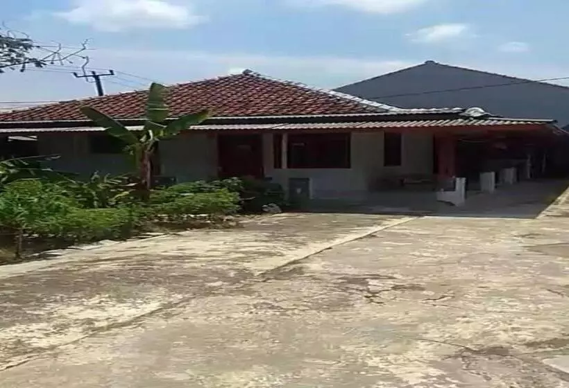 Hotelli Oyo 93841 Panorama Dewi