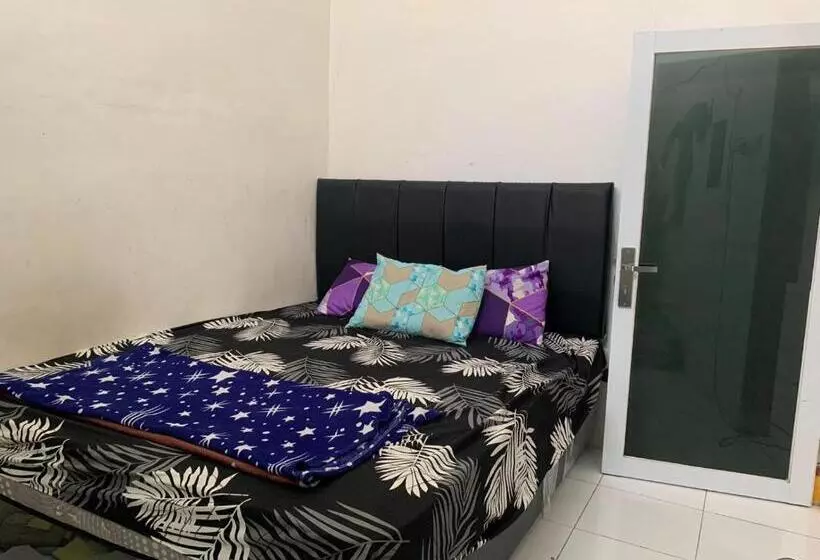 Hotelli Oyo 93841 Panorama Dewi