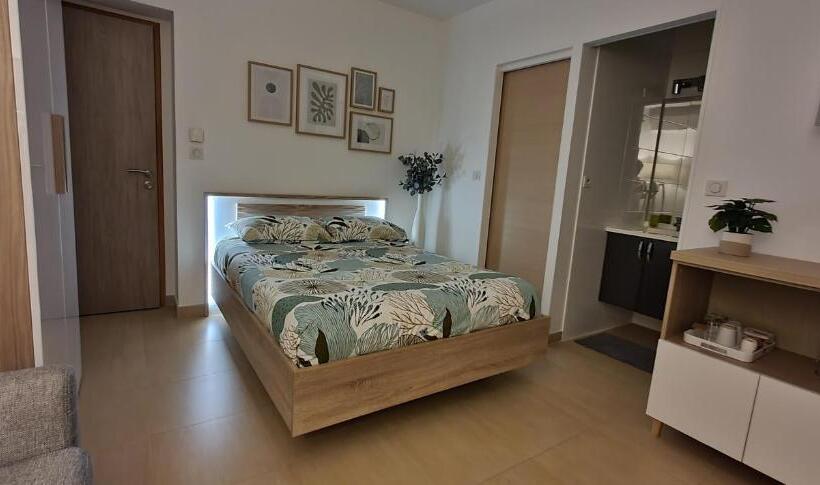 Пансион Chambre Indépendante Avec Terrasse Et Jardin Privatif