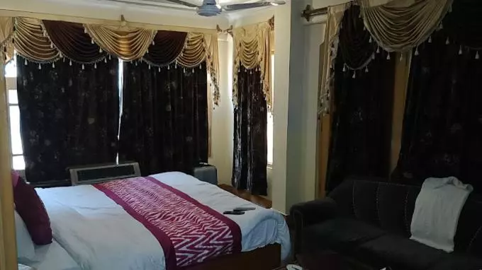 ホテル City Plaza, Srinagar