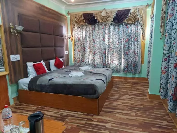 ホテル City Plaza, Srinagar