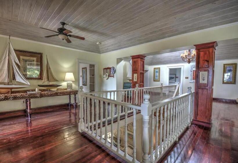 هتل La Hacienda Bellevue