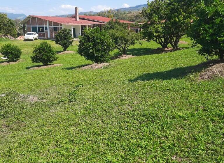 בית מלון כפרי Hacienda Rosa Franca