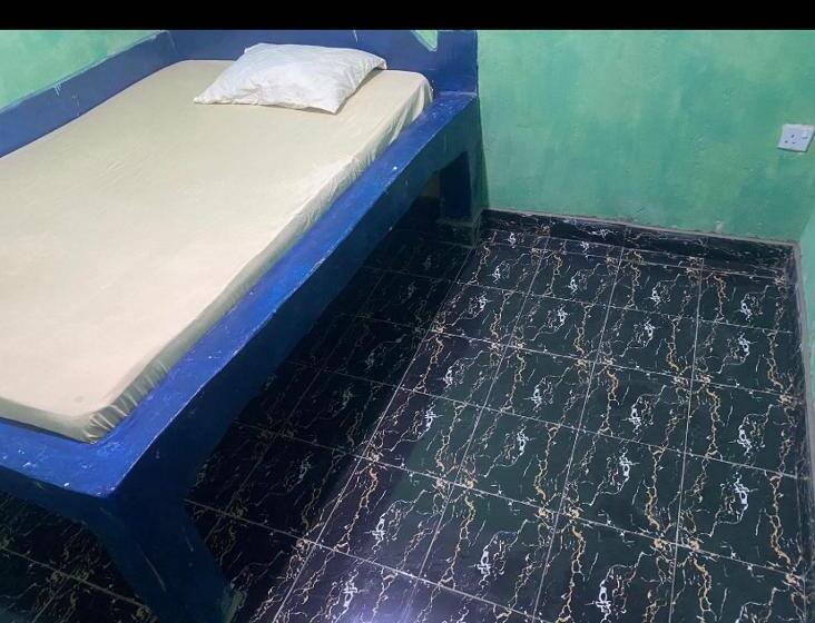 پانسیون Karemi’s Lounge Bar & Guesthouse