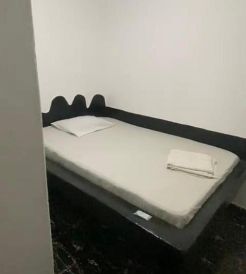 پانسیون Karemi’s Lounge Bar & Guesthouse