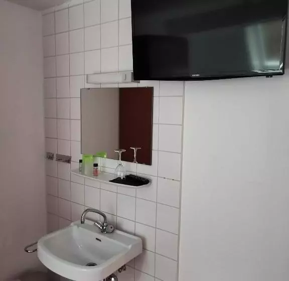 Majatalo Room In Guest Room   Single Room With Shared Bathroom And Kitchen