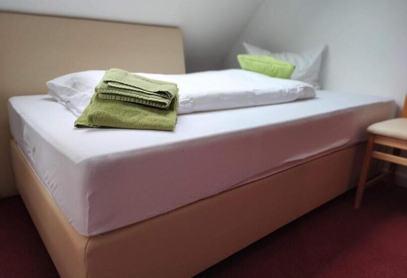 膳宿费 Room In Guest Room   Single Room With Shared Bathroom And Kitchen