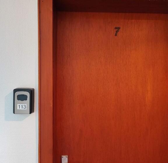 膳宿费 Room In Guest Room   Single Room With Shared Bathroom And Kitchen