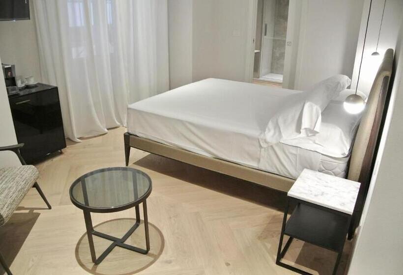 پانسیون The Old Palace  Luxury Suites Signoria