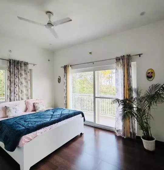 Majatalo Van Mahal Himalayas